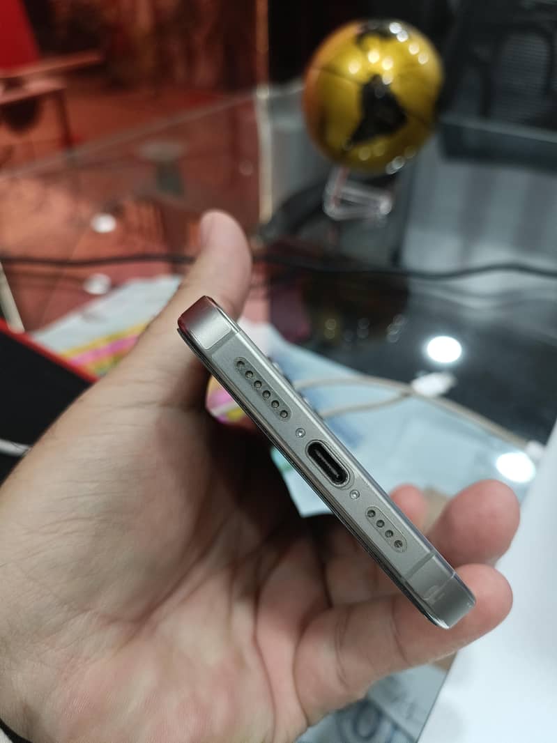 Apple iPhone 15 Pro Max 5