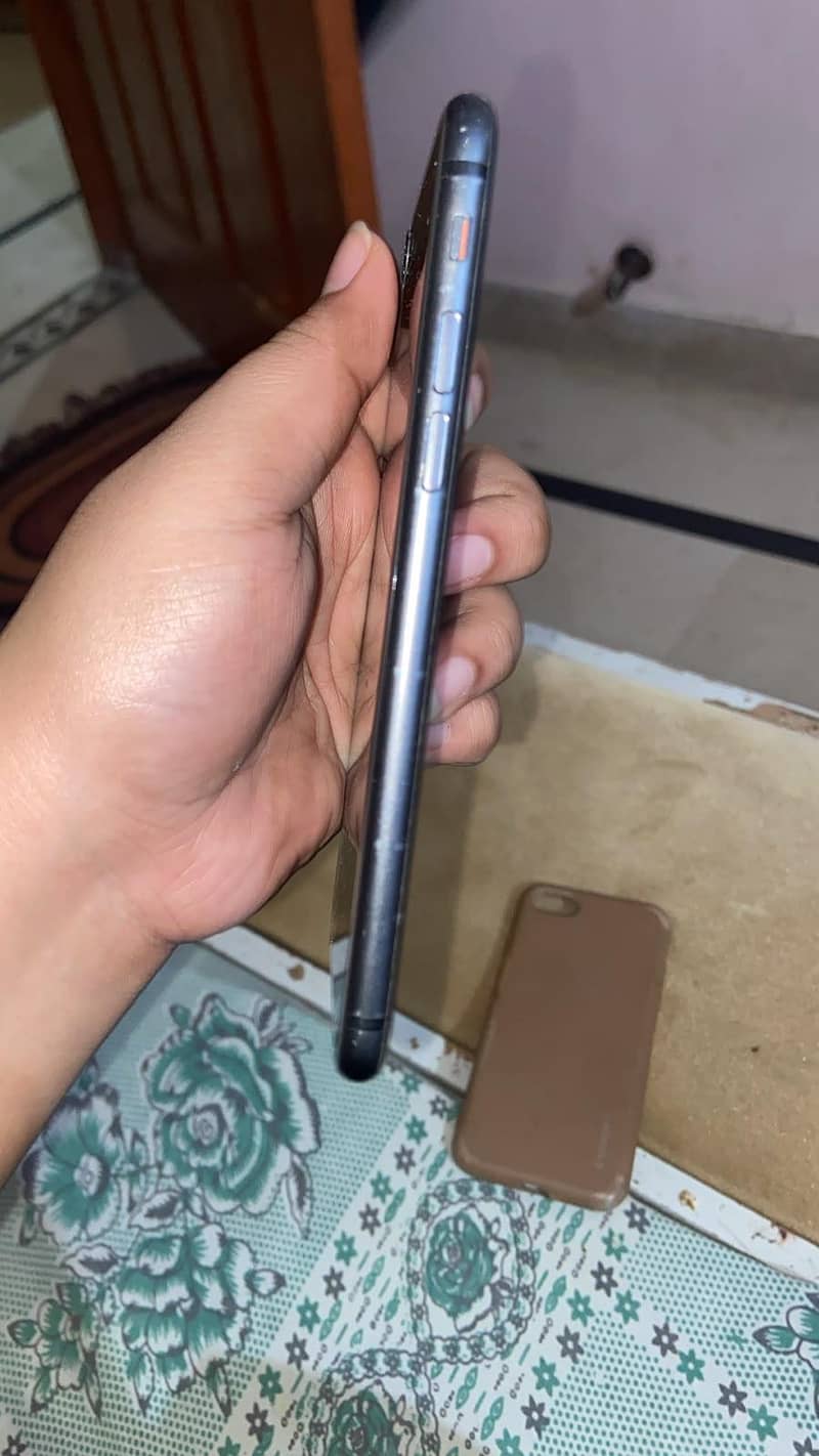 Apple iPhone 8 3