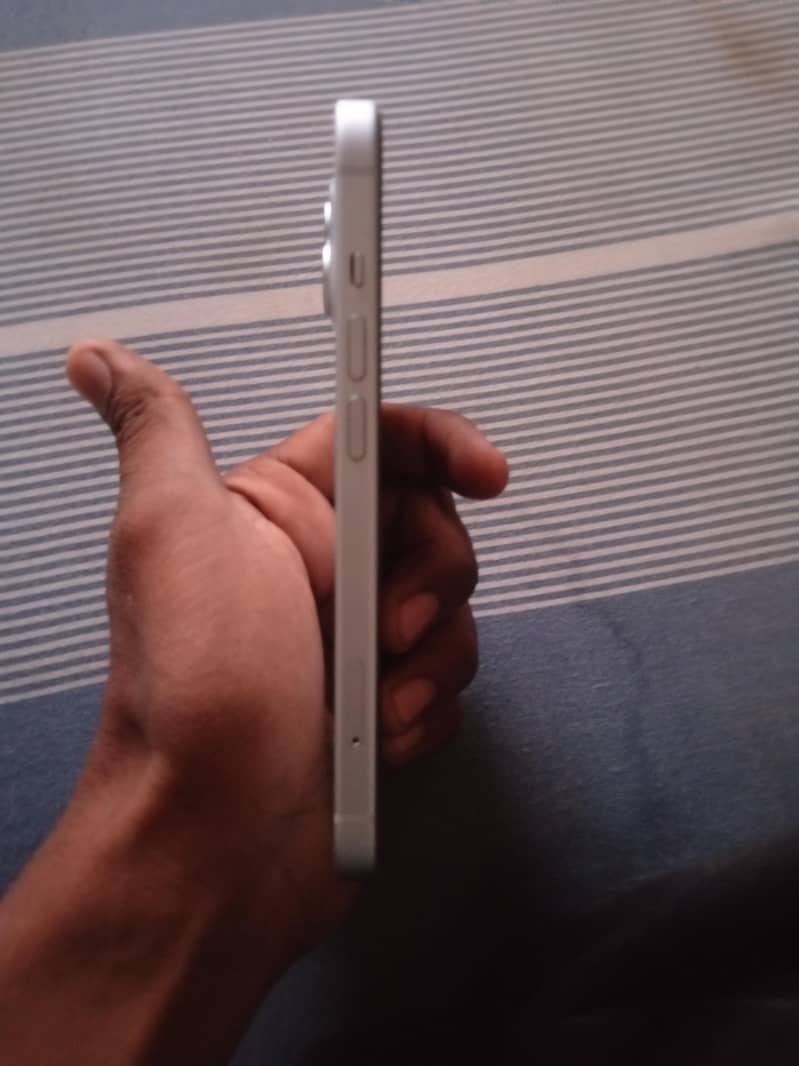 Apple iPhone 15 3