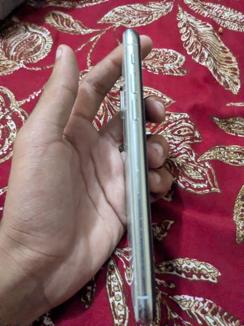 Apple iPhone X 3