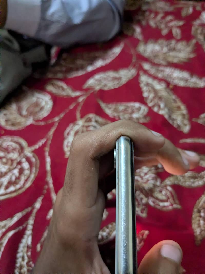 Apple iPhone X 4