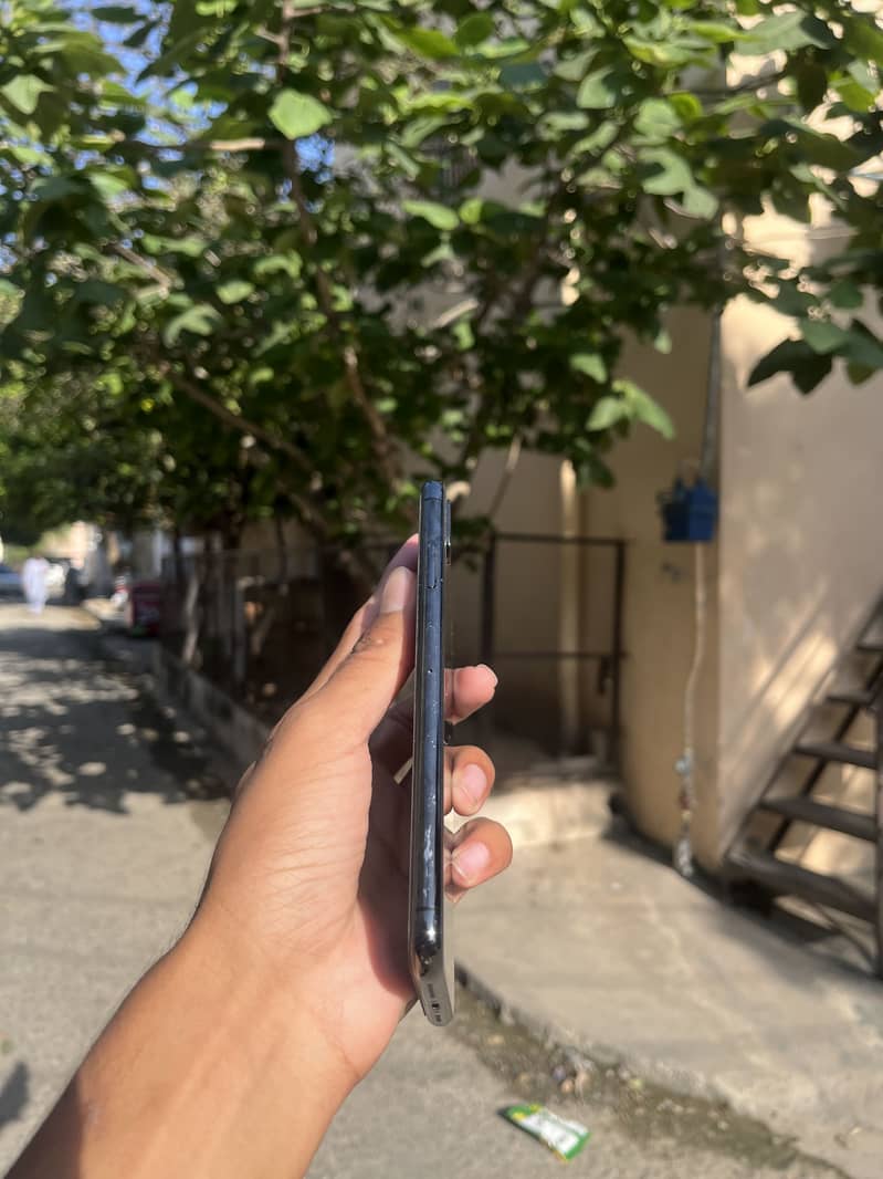 Apple iPhone XS Max 3
