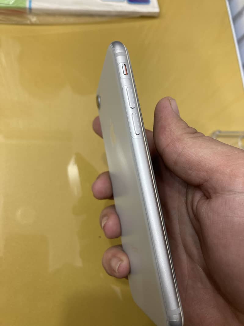 Apple iPhone 8 1