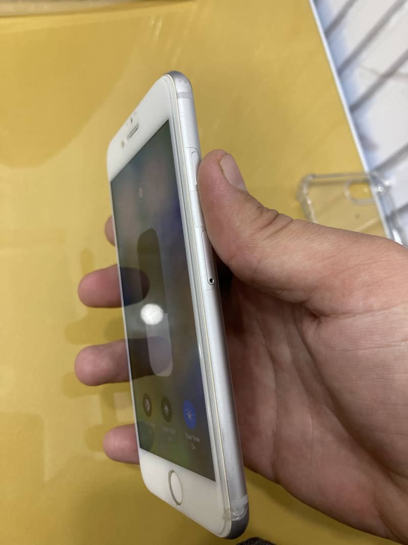 Apple iPhone 8 3