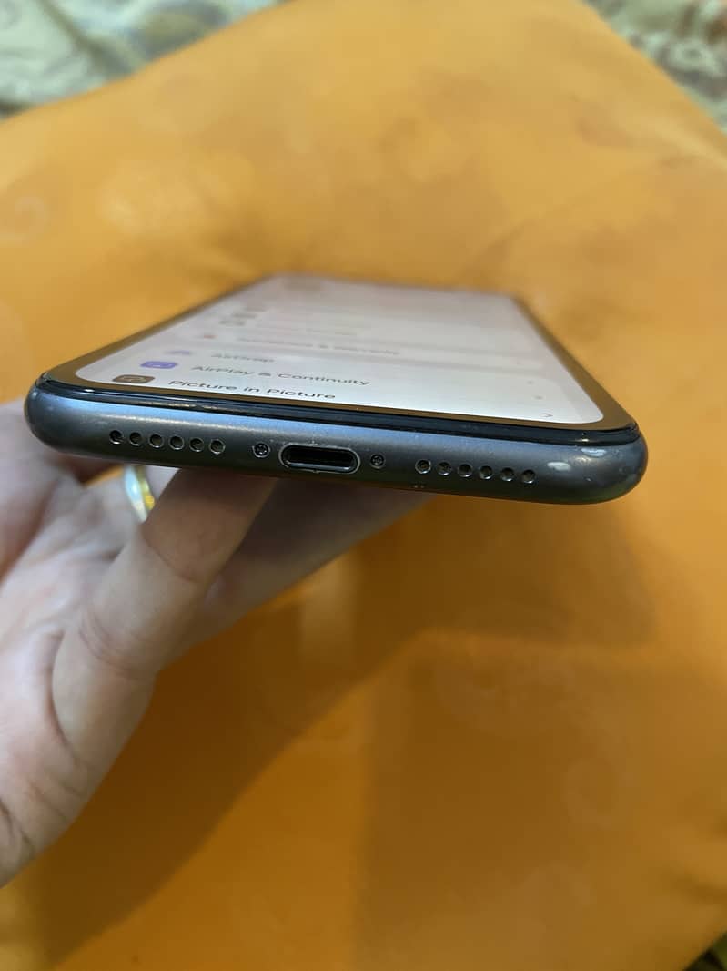 Apple iPhone 11 9