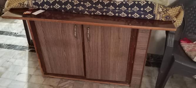 کپڑے استری کرنے والی الماری، لکڑی کا صندوق