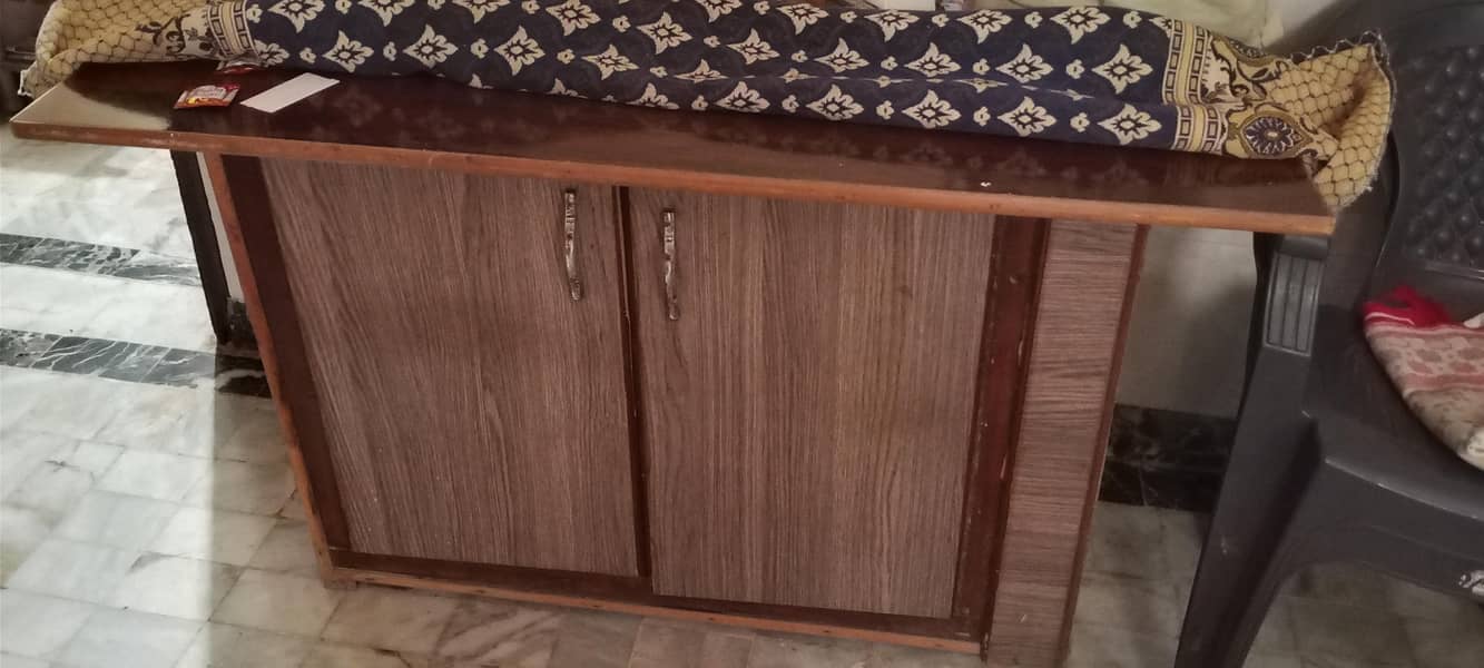کپڑے استری کرنے والی الماری، لکڑی کا صندوق 0