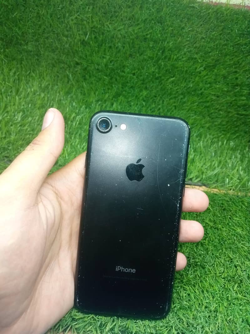Apple iPhone 7 1