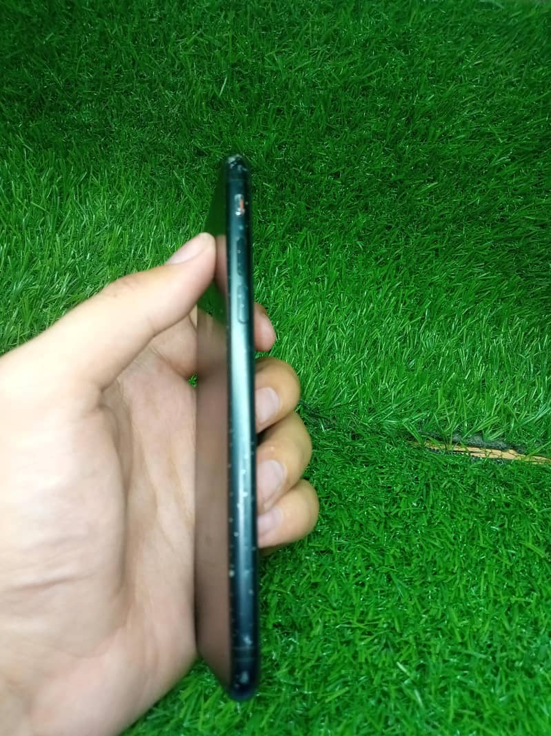 Apple iPhone 7 3