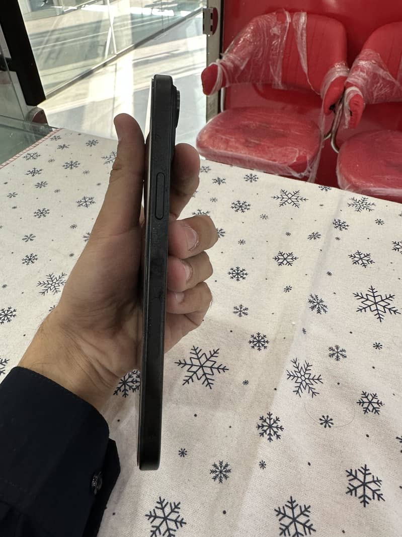 Apple iPhone 15 plus 3