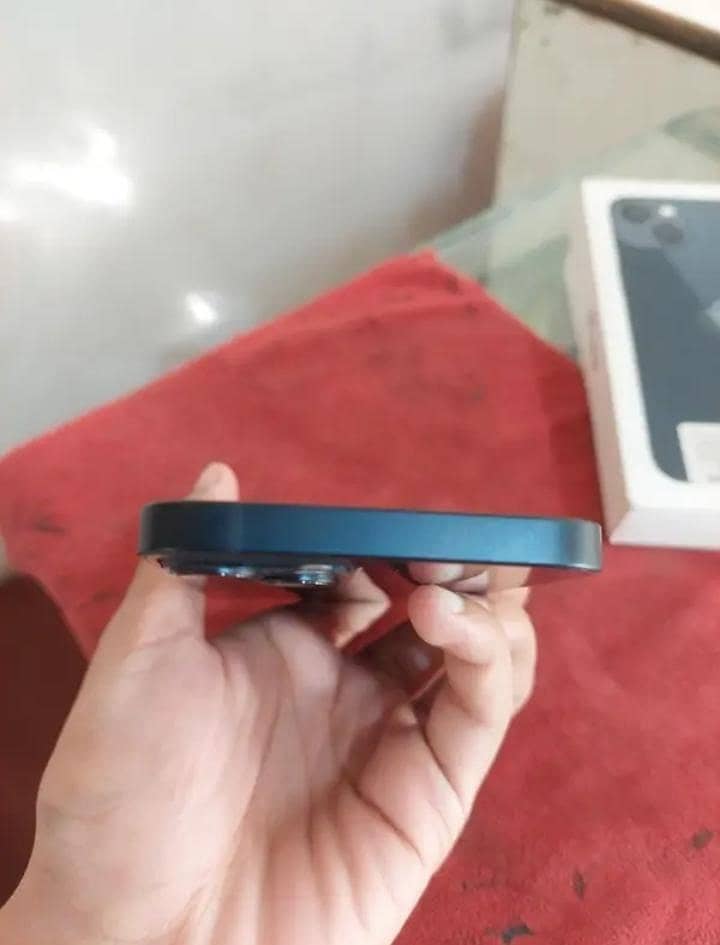 Apple iPhone 13 1