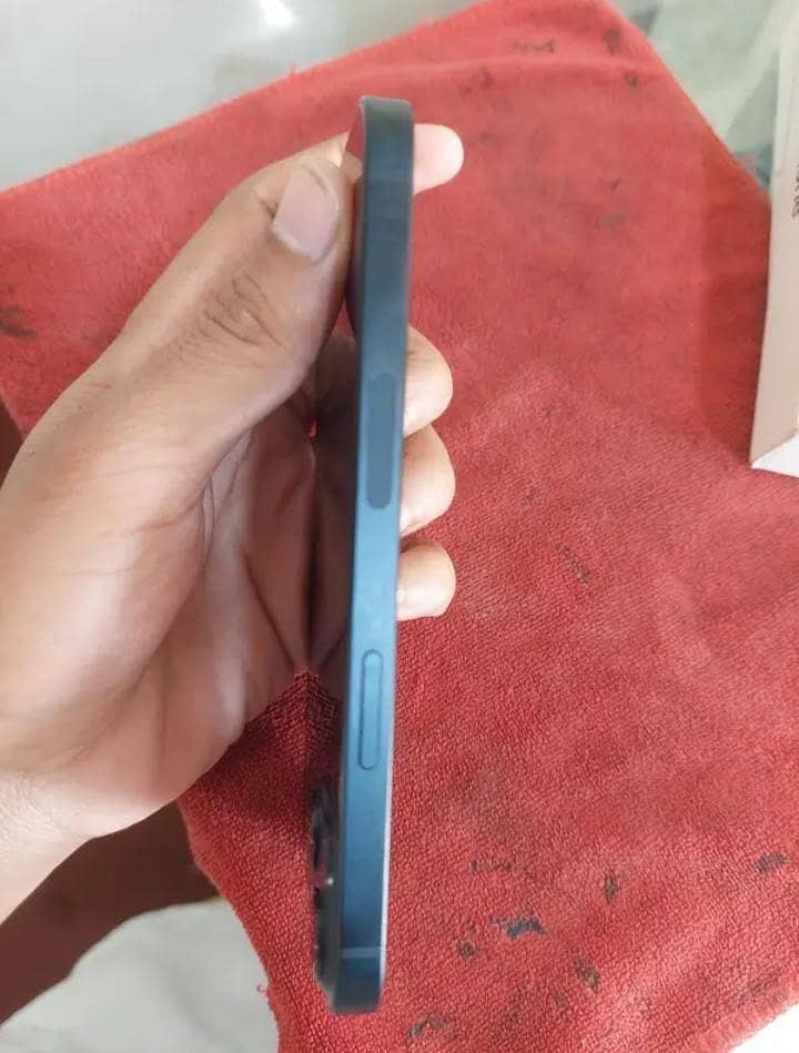 Apple iPhone 13 4