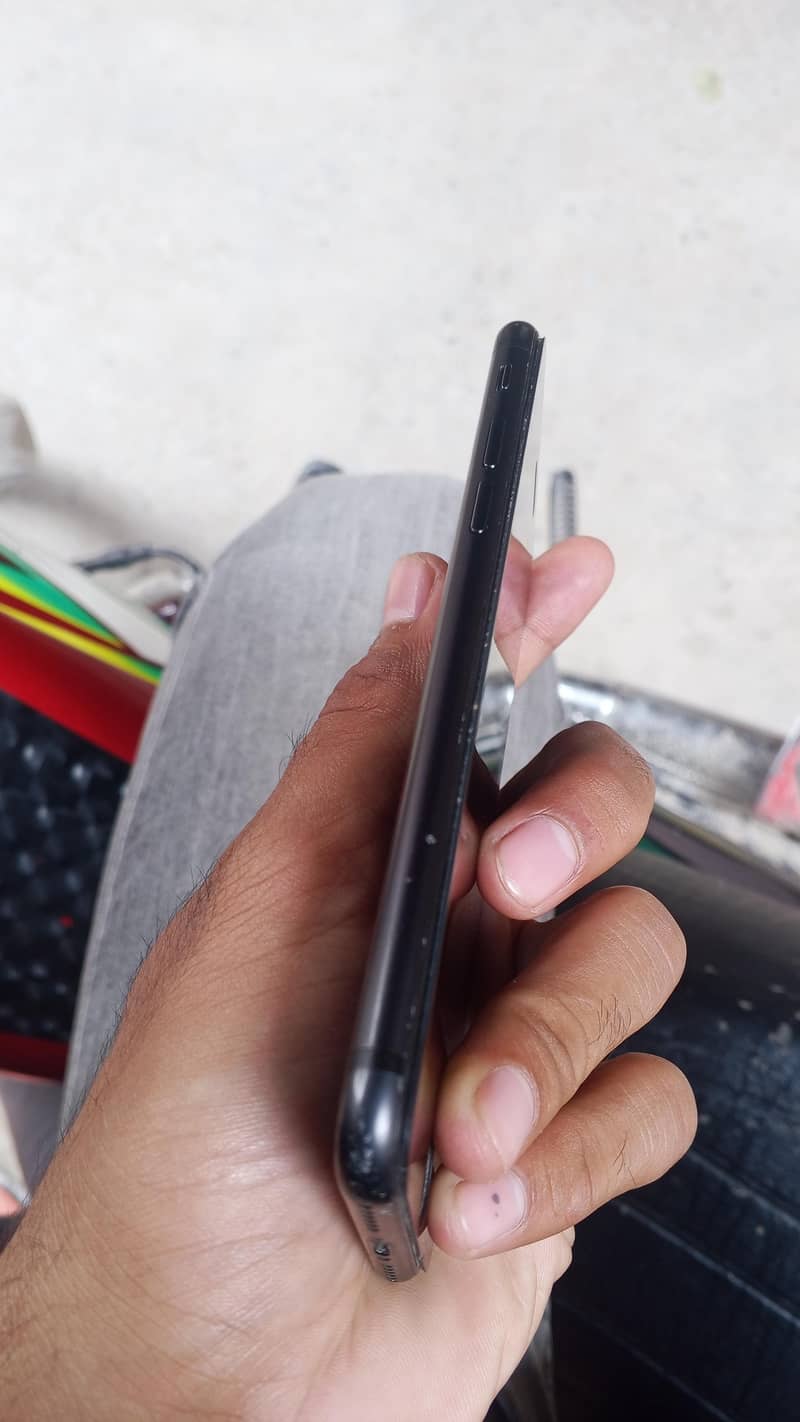 Apple iPhone 7 3