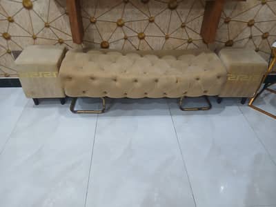 saiti with 2 stools
