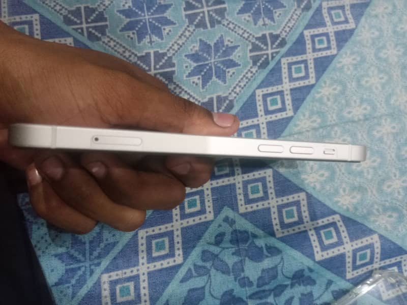 Apple iPhone 12 1