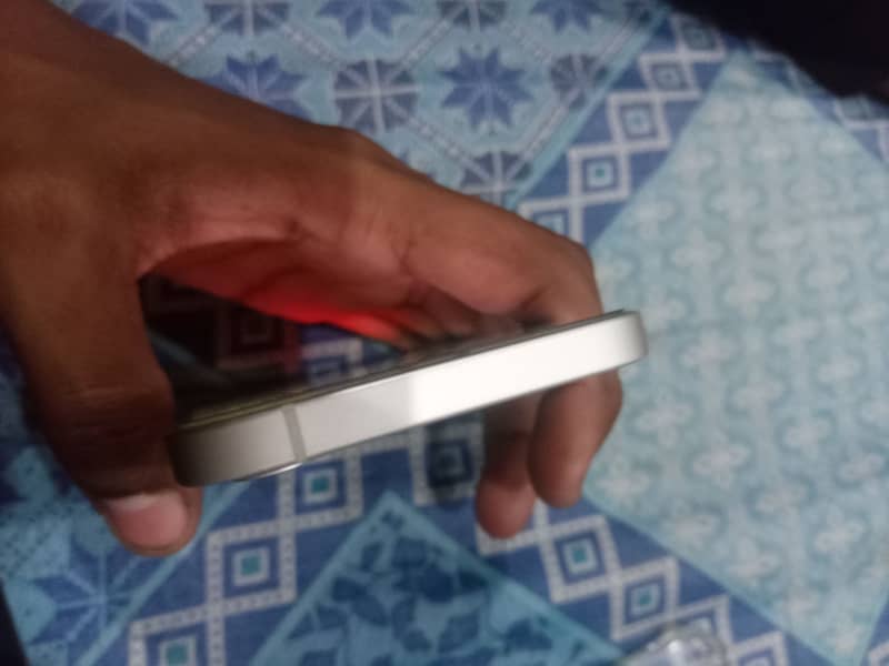 Apple iPhone 12 4