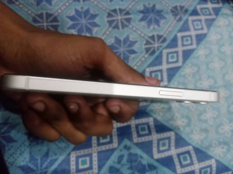 Apple iPhone 12 6