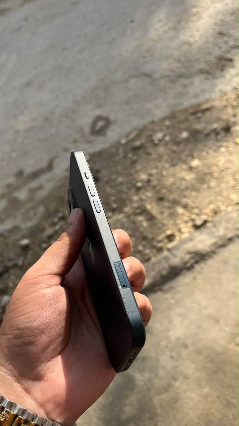 Apple iPhone 13 2