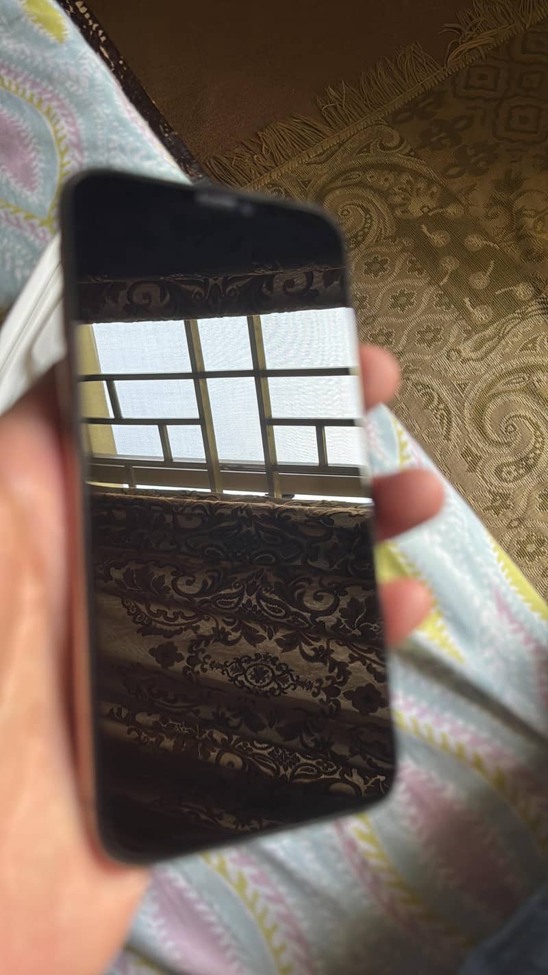 Apple iPhone Xs 7