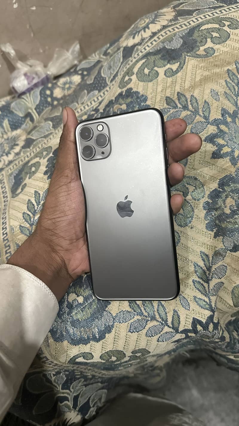 Apple iPhone 11 Pro Max 2