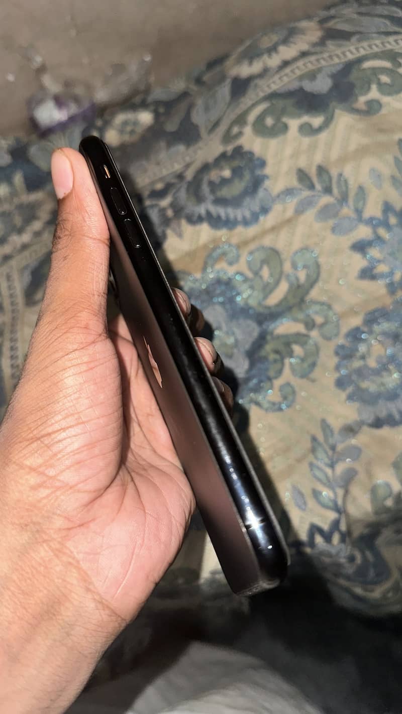 Apple iPhone 11 Pro Max 4