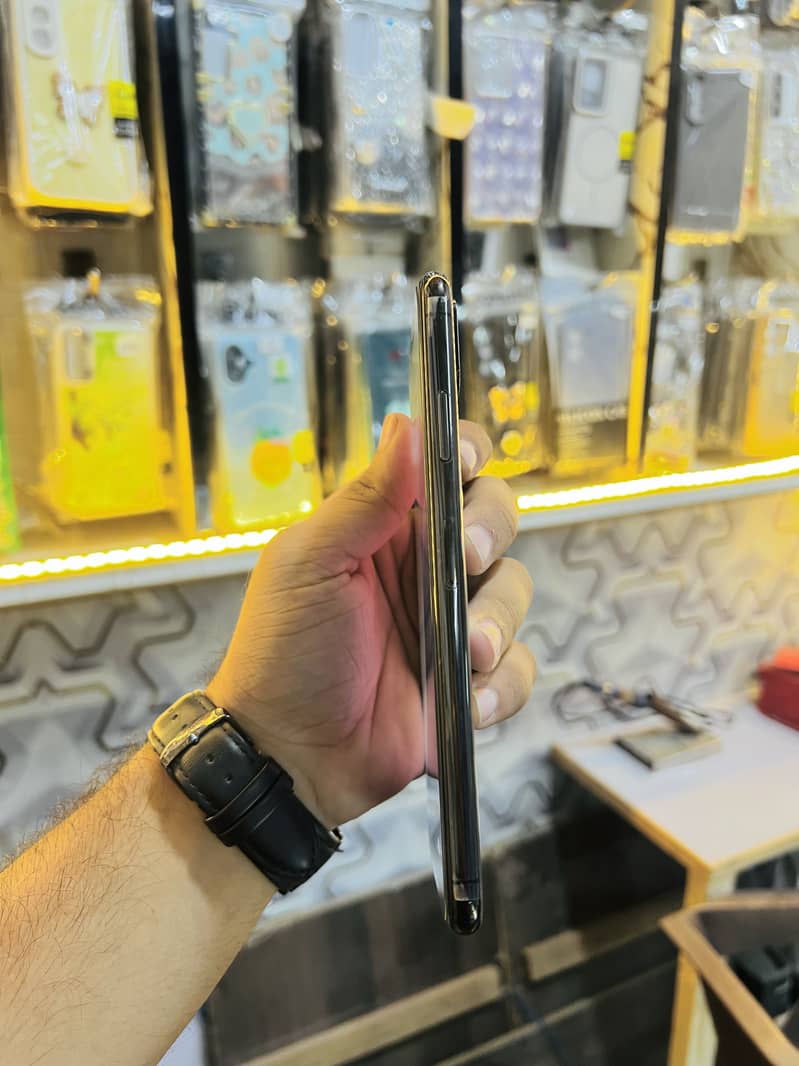 Apple iPhone XS Max 1