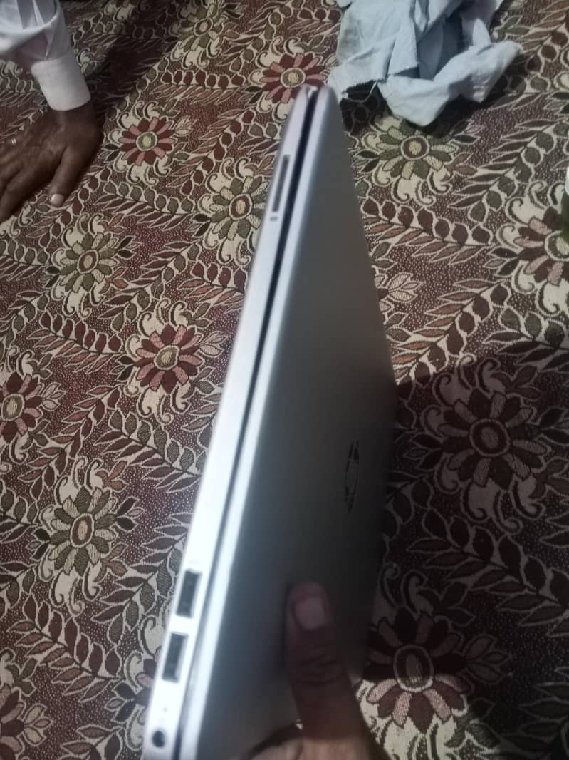 HP Laptop Intel core i5 hard 200 GB ram 8 4