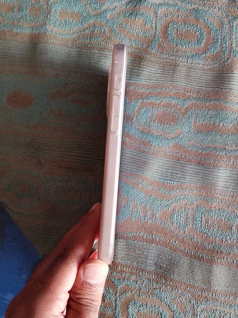 Apple iPhone 15 Pro Max 4