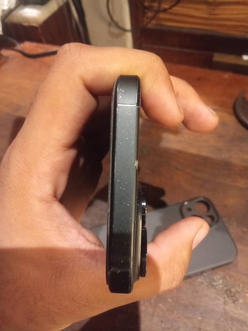 Apple iPhone 15locked 2