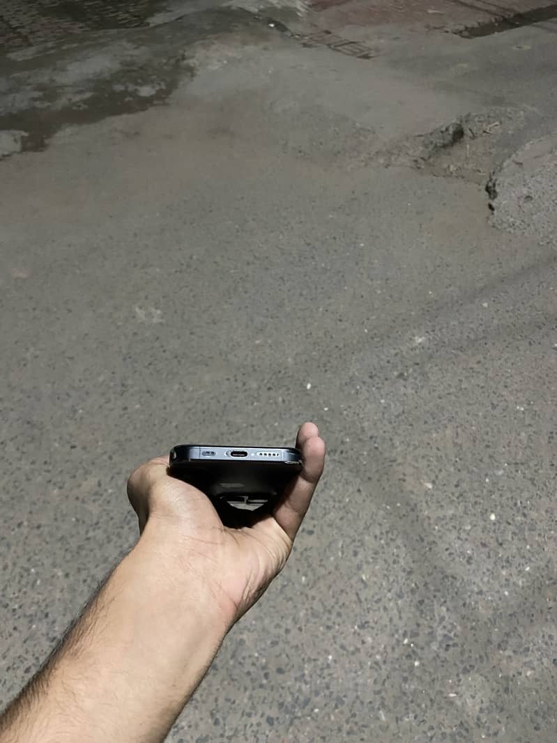 Apple iPhone 15 Pro 1