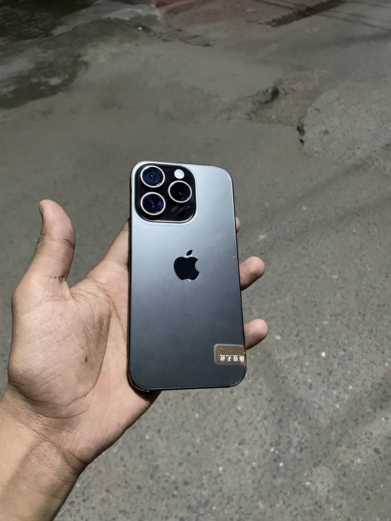Apple iPhone 15 Pro 4