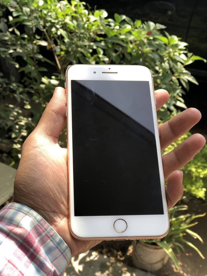 Apple iPhone 8 Plus 1
