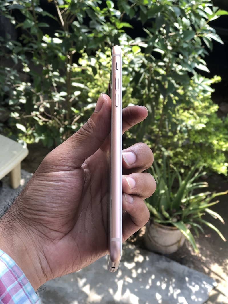 Apple iPhone 8 Plus 4