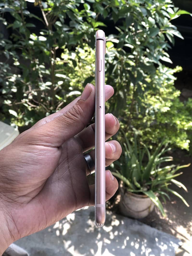 Apple iPhone 8 Plus 5
