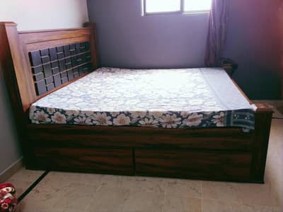 Bed | Almirah| Singer maize