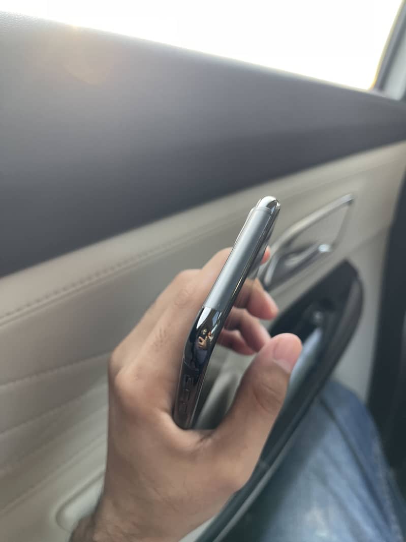 Apple iPhone 11 Pro 2