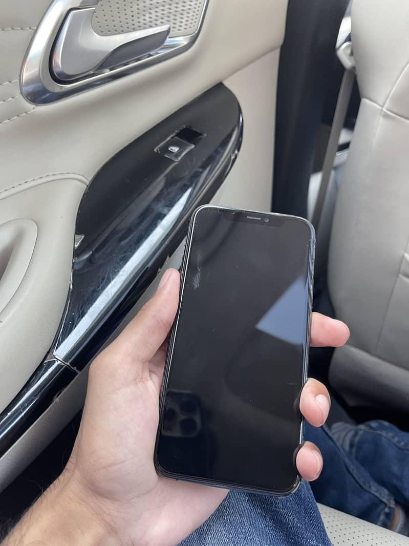 Apple iPhone 11 Pro 4