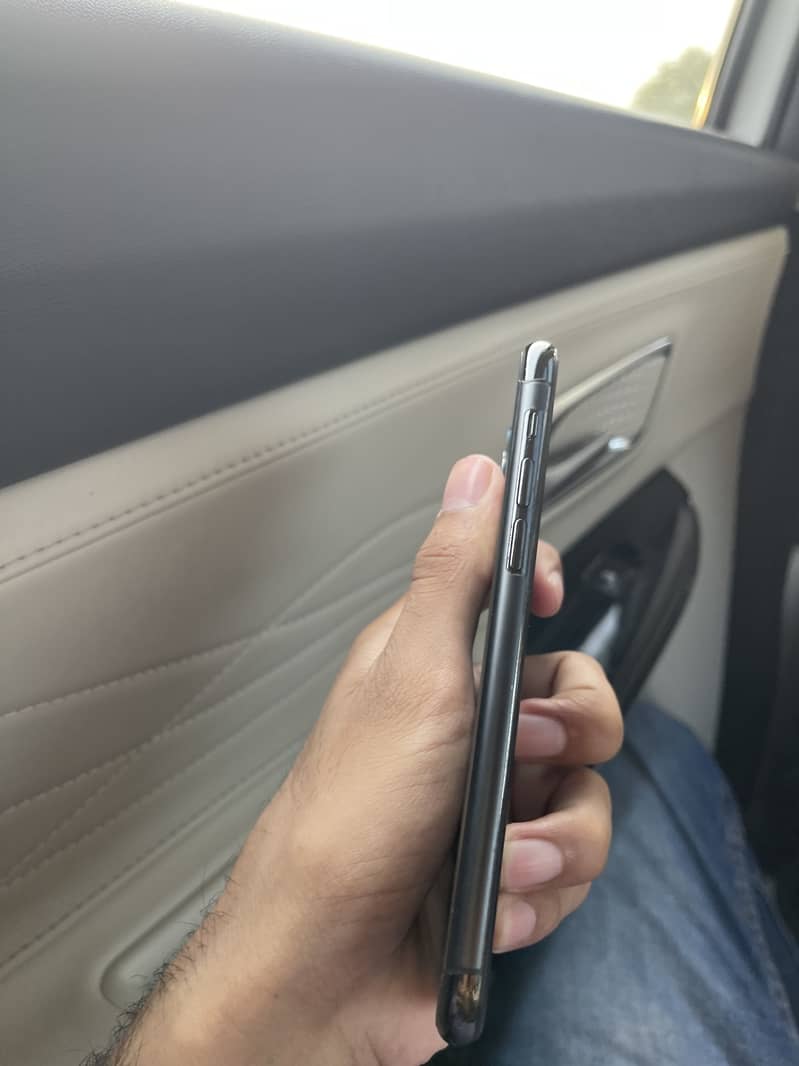 Apple iPhone 11 Pro 6