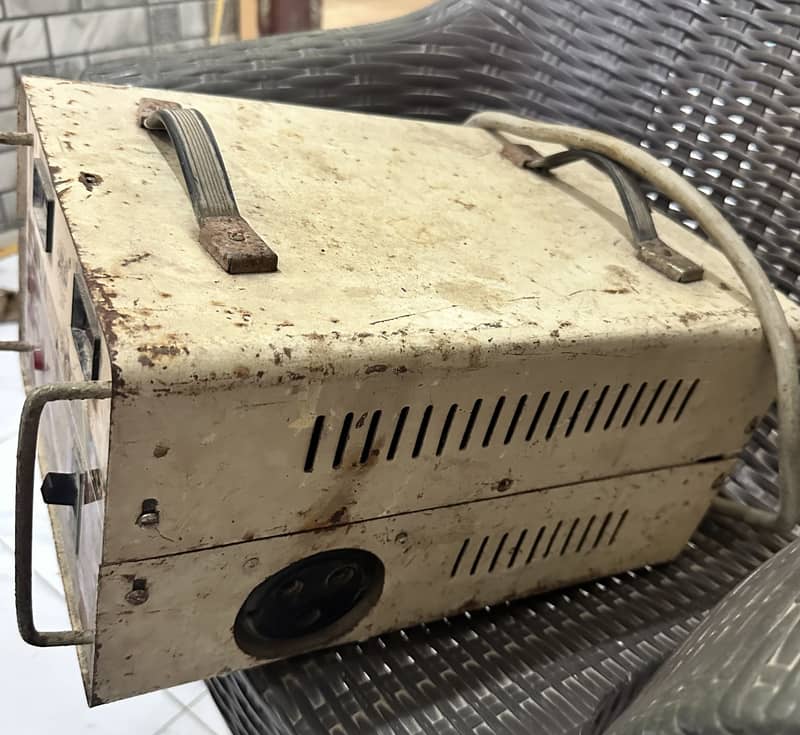 Universal Voltage Stabliser 1