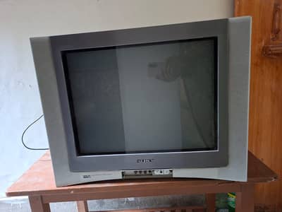 Original Sony Trinitron WEGA 21" CRT TV - Perfect for Retro Gaming