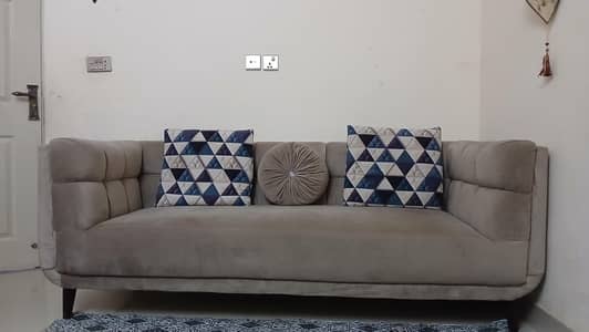 5 Seater, full size Chester style sofa.