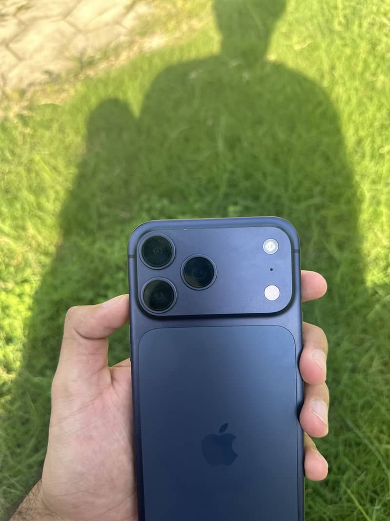 Apple iPhone 17 Pro Max 5