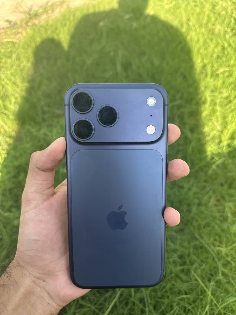 Apple iPhone 17 Pro Max 9