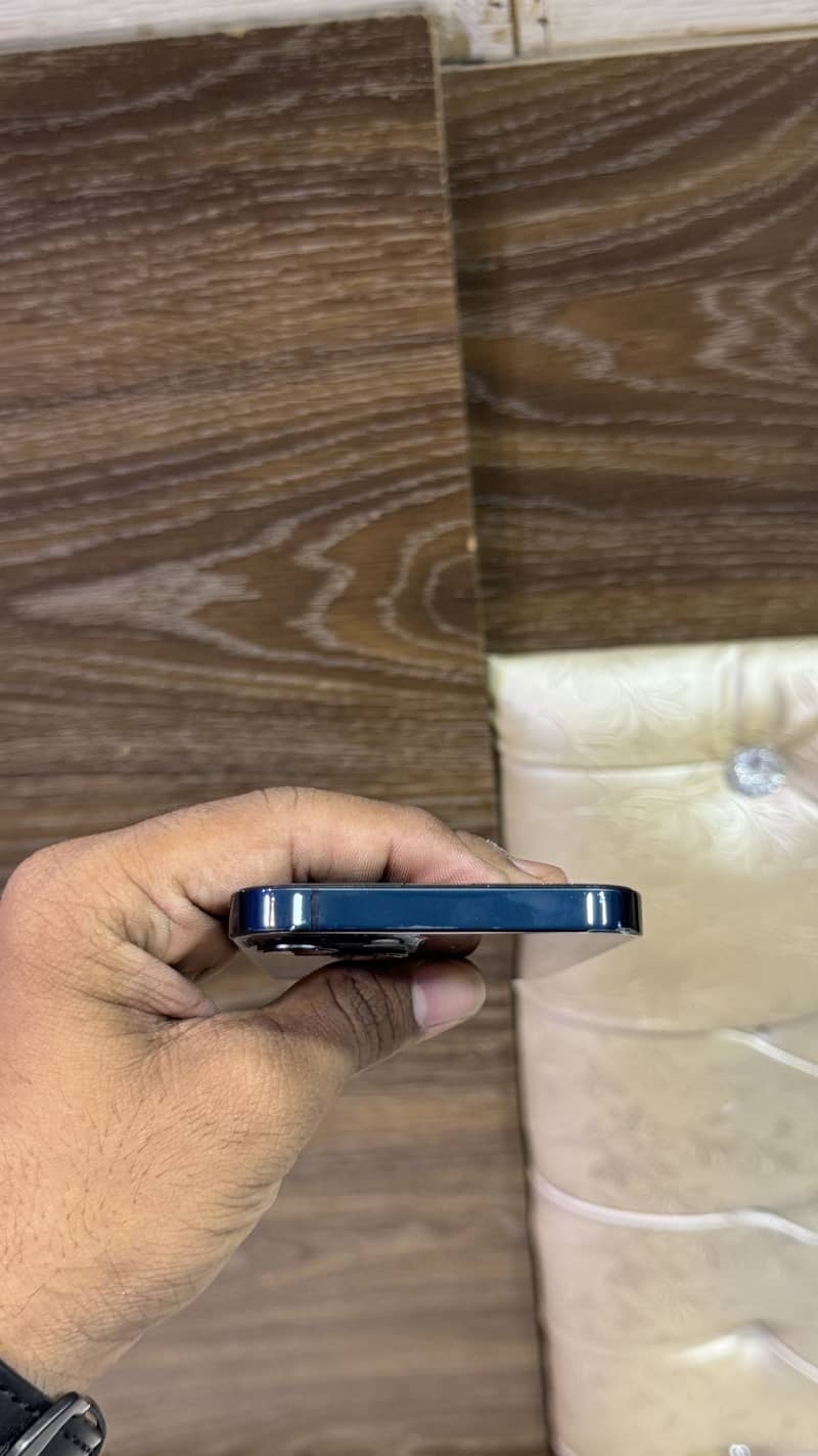 Apple iPhone 13 4