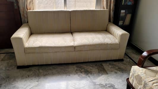 8 Seater Sofa Set. In New Condition.