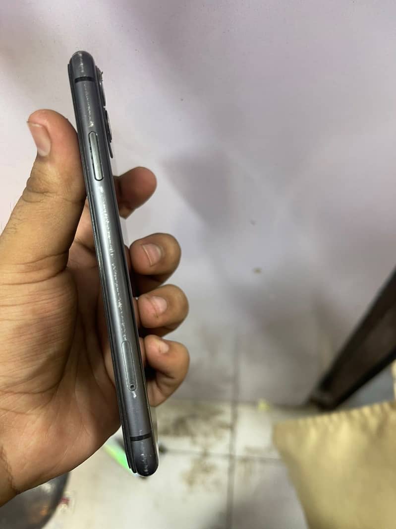Apple iPhone 11 0