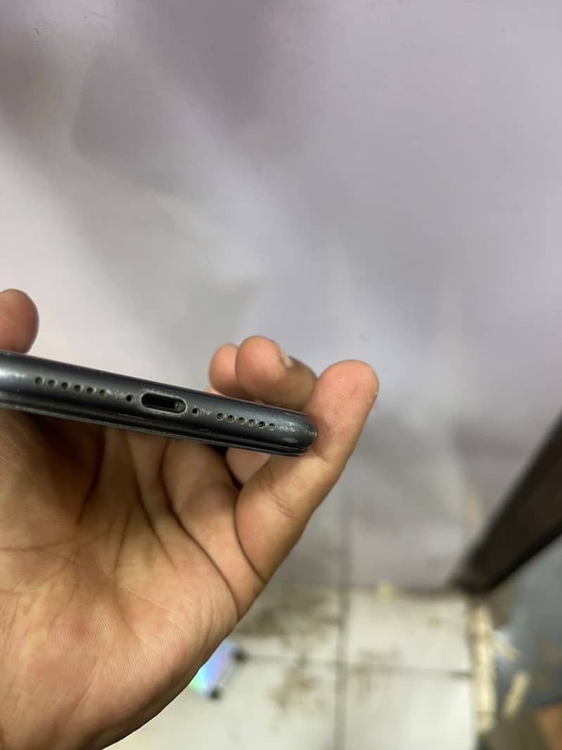 Apple iPhone 11 7