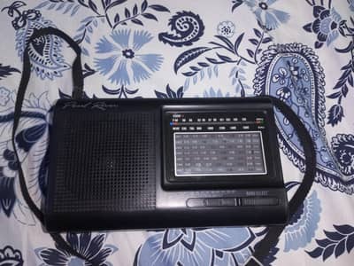 Pearl White Transistor Radio