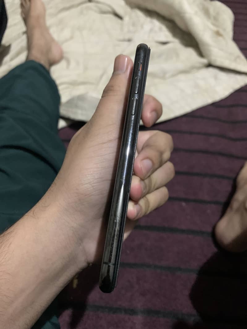 Apple iPhone XS 1