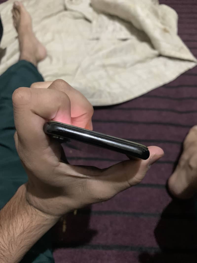 Apple iPhone XS 5
